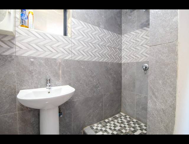 4 BEDROOM TOWNHOUSE FOR SALE IN ROOIHUISKRAAL NORTH
